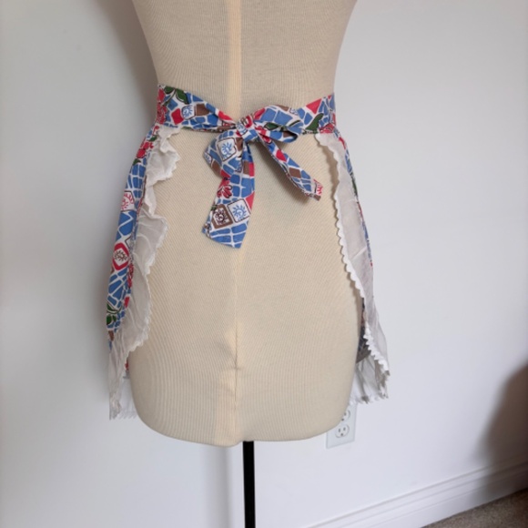 Vintage Geometric Patterned Handmade Apron with Pocket - Picture 5 of 8